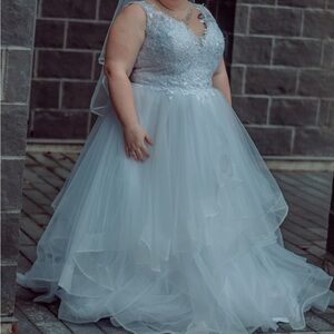 Elegant White Lace Wedding Dress